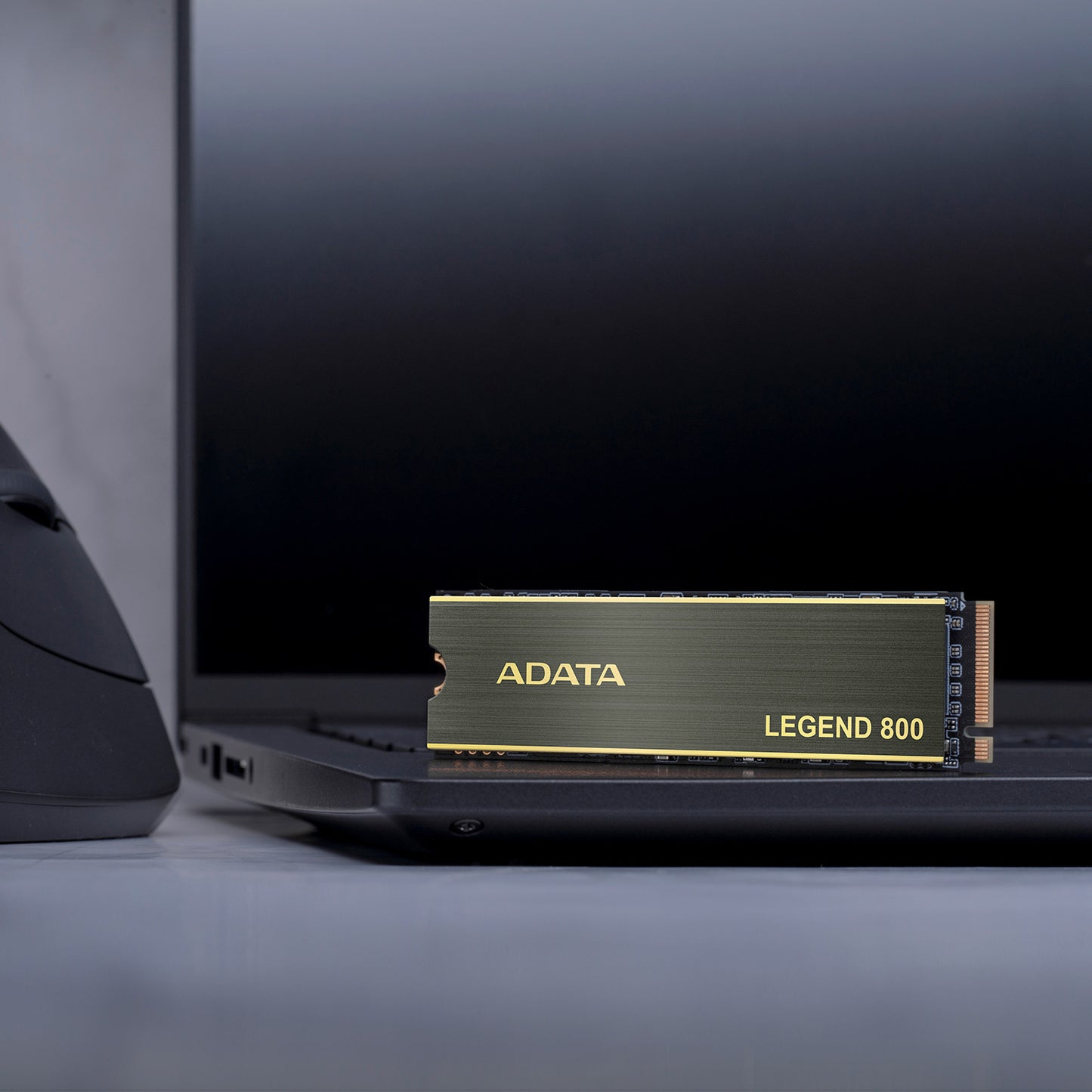 Unidad de Estado Solido ADATA Legend 800 (AZUL) 1000GB PCIe Gen3 Con Disipador